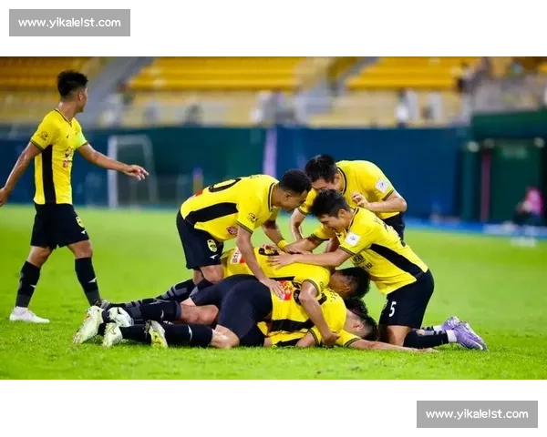 罗萨读秒双响救主!广州豹 2-2 绝平陕西,冲超悬念延续